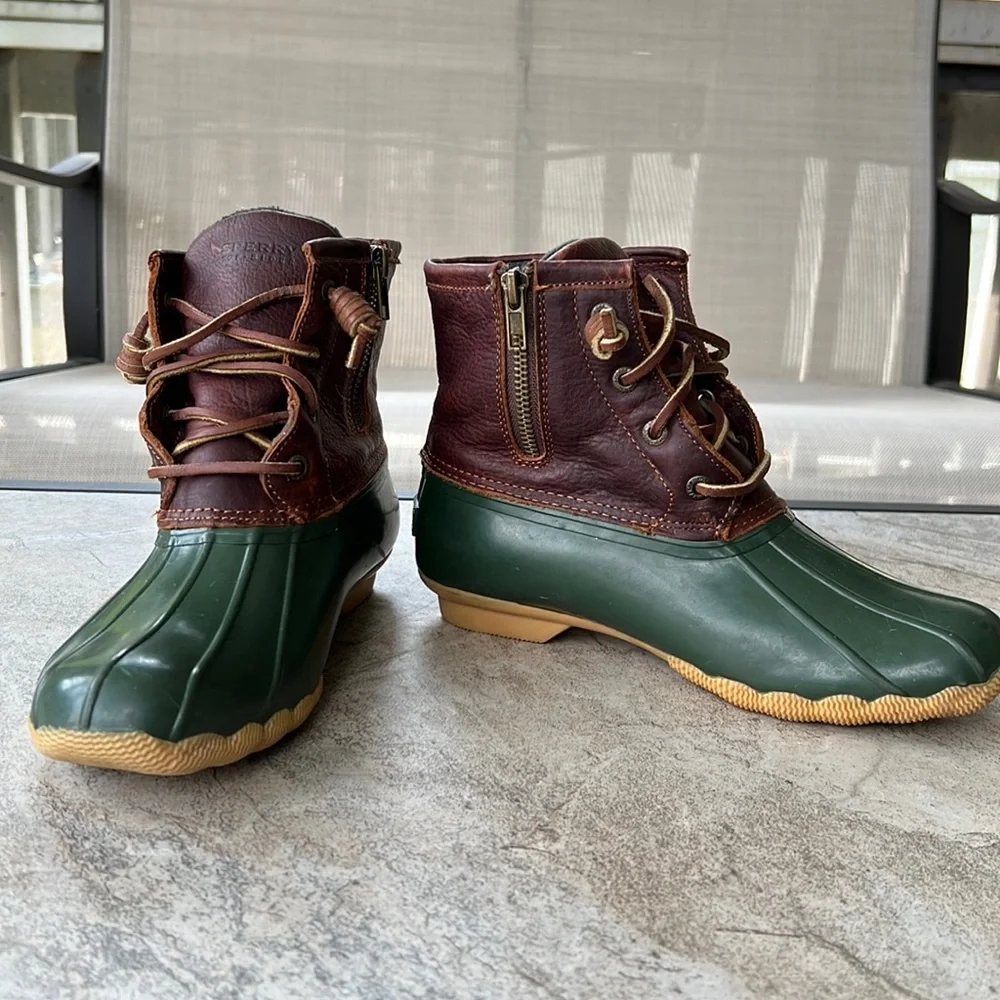 Sperry STS90998 Saltwater Waterproof Duck boots. Size 6